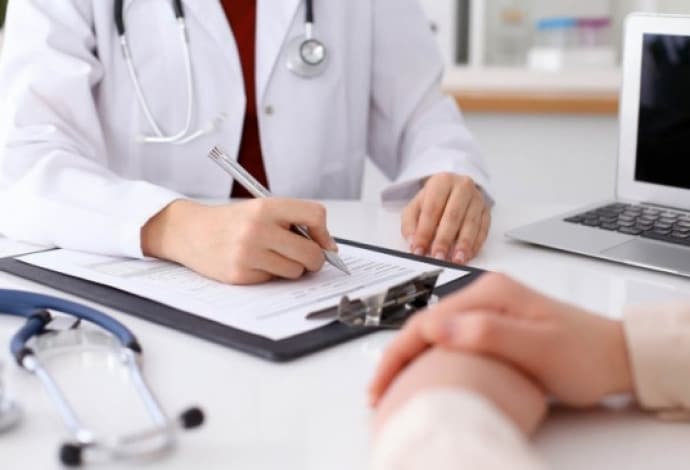 Bepul tibbiy yordam 2026: Kim olishi mumkin va qanday tartibda?