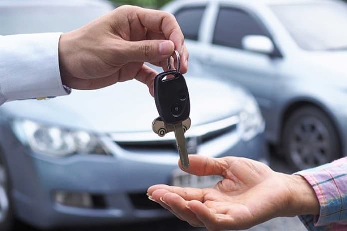 Mashinani o‘z nomingizga o‘tkazish (2026): to‘liq tartib, hujjatlar va aniq xarajatlar